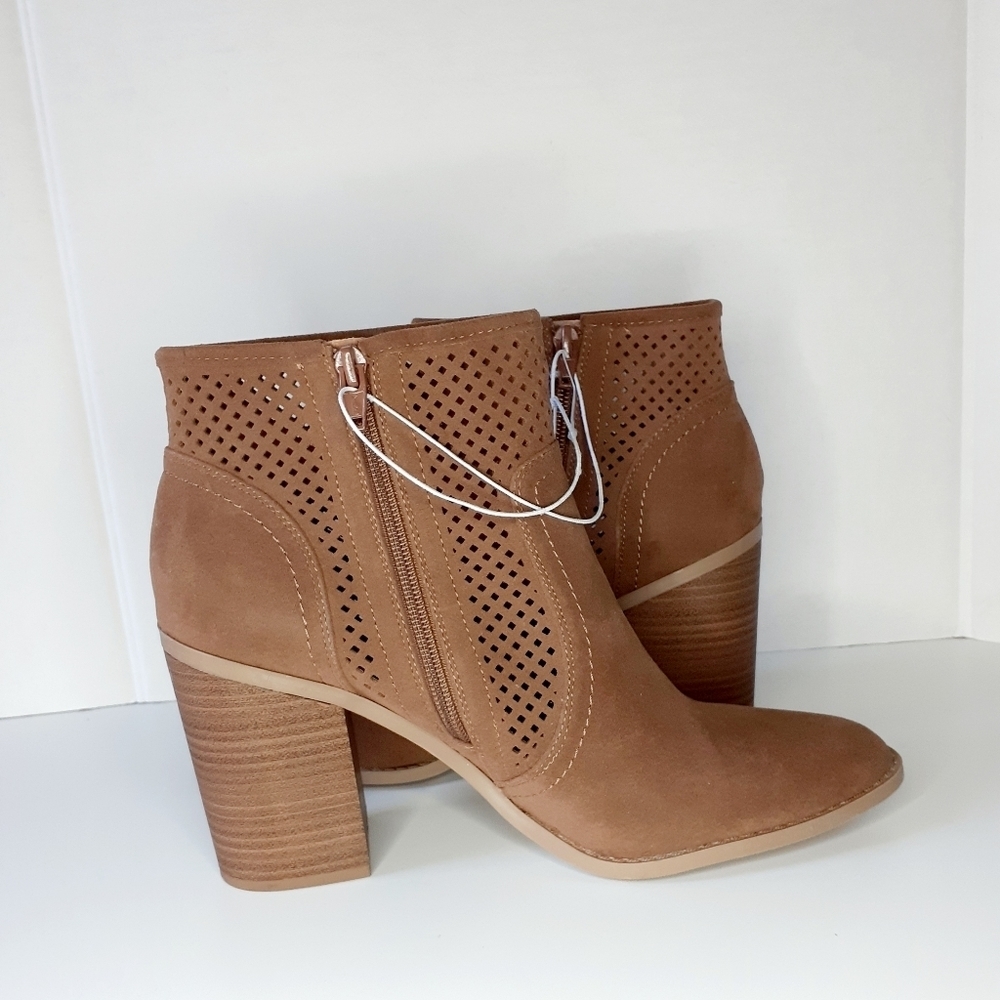 🍂 Universal Thread Crissy Laser Cut Ankle Boots … - image 5